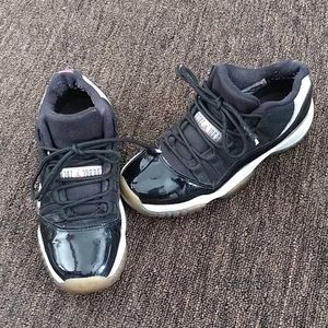 Jordan 11 low black infrared